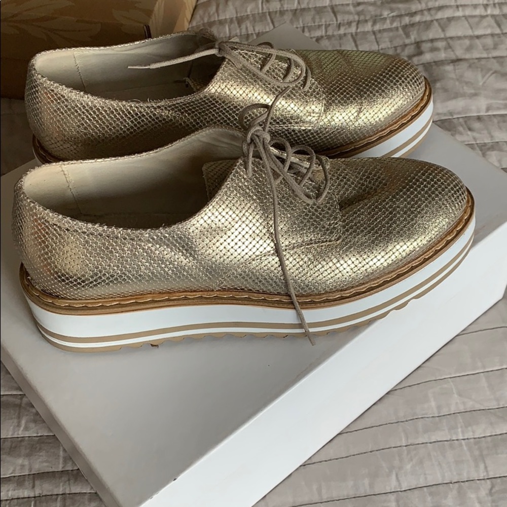Belinda Gold platform sneaker